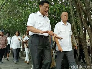 Kunjungi Hutan Mangrove, Bos Bank Dunia Bicara soal Sampah Plastik Kunjungi Hutan Mangrove, Bos Bank Dunia Bicara soal Sampah Plastik