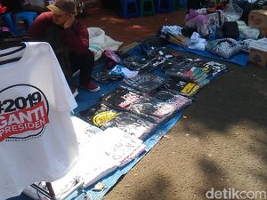 Aksi 67, Kaus #2019GantiPresiden Dijual di Masjid Istiqlal