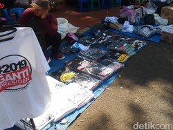 Aksi 67, Kaus #2019GantiPresiden Dijual di Masjid Istiqlal