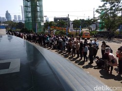 Sejak Pagi, Ratusan Pemburu Kerja Antre Mengular di Mega Career Expo