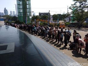 Sejak Pagi, Ratusan Pemburu Kerja Antre Mengular di Mega Career Expo Sejak Pagi, Ratusan Pemburu Kerja Antre Mengular di Mega Career Expo