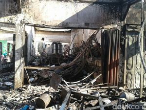 7 Toko dan 15 Kios di Plaza Cepu Ludes Terbakar