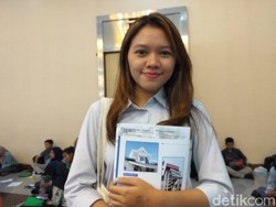 Deretan Perempuan Cantik Ini Rela Desak-desakan di Smesco, Cari Apa?