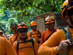 Tim Berpacu dengan Hujan Untuk Evakuasi 12 Anak dari Gua Thailand