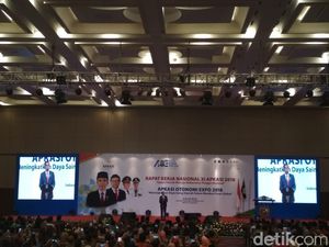 Jokowi ke Bupati: Kalau Urus Izin Lama, Investor Ogah Datang