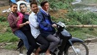 Neymar angkat kaki dari Rusia tidak bersama rombongan timnya. Dia dijemput Mesut Oezil, Lionel Messi, Cristiano Ronaldo, dan Sergio Ramos dengan menggunakan sepeda motor. Sepertinya satu motor tarik lima. (Foto: Instagram)