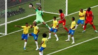 Belgia memimpin 1-0 setelah Fernandinho membuat gol bunuh diri pada menit ke-13.  Foto: Murad Sezer/Reuters