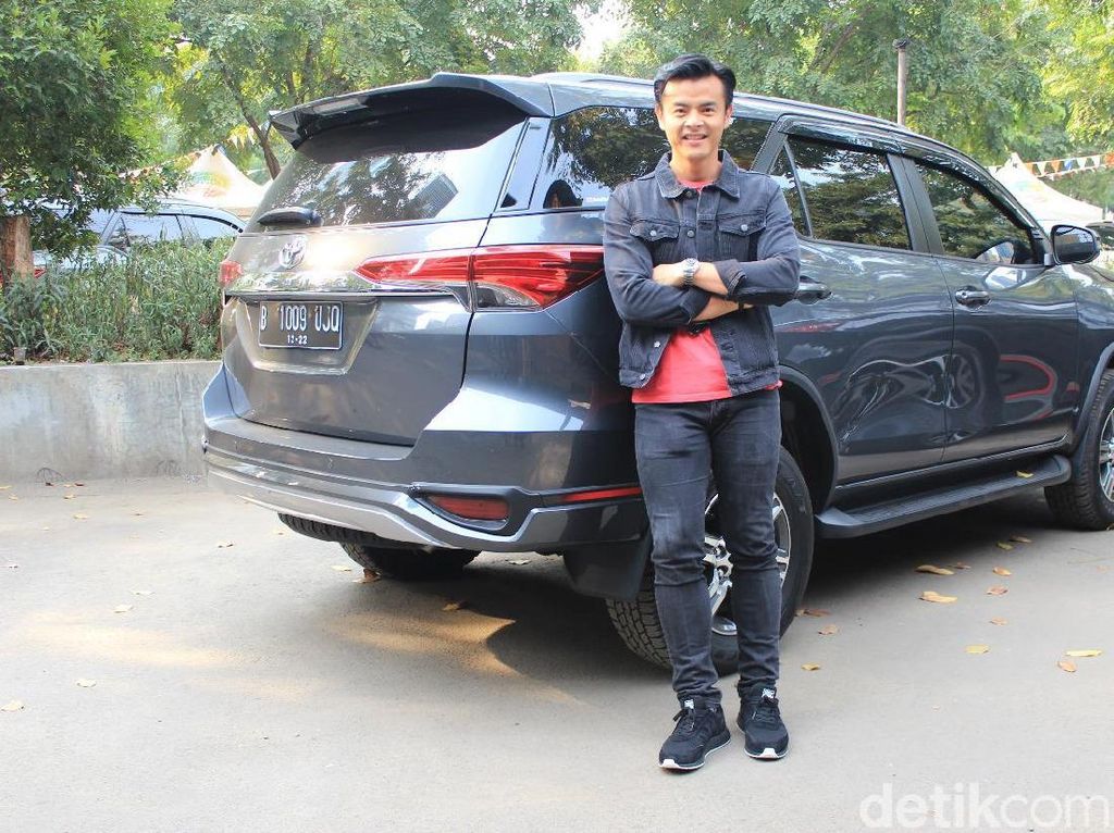 Istri Ultah ke-29, Dion Wiyoko Masih Pending Momongan Istri Ultah ke-29, Dion Wiyoko Masih Pending Momongan