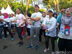 Sandiaga dan Menteri BUMN Buka Antam Gold Run 5.0 di TMII