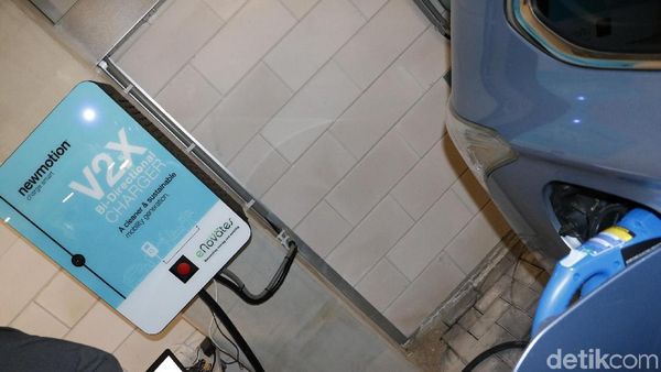 Melihat Fasilitas Pengisian Baterai Mobil Listrik di Amsterdam