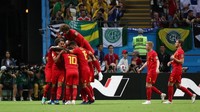 Pemain-pemain Belgia merayakan gol bunuh diri tersebut. Foto: Sergio Perez/Reuters