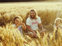 So Sweet! Dukungan Jason Momoa untuk si Kecil Saat Panjat Tebing