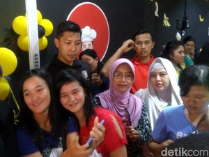 Di Pangkalpinang Malam Ini Kaesang Pangarep Mulai Jualan Sang Pisang