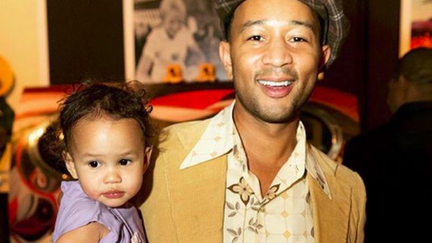 John Legend Tipe Ayah Seperti Apa Sih? Ini Kata Chrissy Teigen