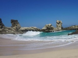 Pantai Klayar, Keindahan Tersembunyi di Balik Bukit