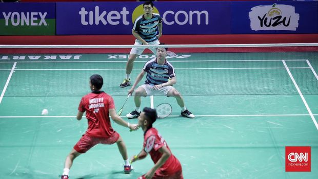 Pebulu tangkis ganda putra Indonesia, Marcus Fernaldi Gideon/Kevin Sanjaya Sukamuljo mengalahkan pebulu tangkis ganda putra Indonesia Fajar Alfian/M Rian Ardianto dengan skor 21-13/21-10 di babak semi final Blibli Indonesia Open 2018 yang berlangsung di Istora, Jakarta (7/7).