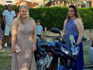 Selalu di-Bully, Gadis Ini Datang ke Pesta Prom dengan Cara Mengejutkan