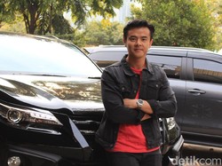 Dion Wiyoko Senang Nyetir Sendiri, Fitur Ini Membantu di Kemacetan