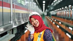 Terpukau Pesona Tiara, Masinis Cantik MRT Jakarta yang Bikin Jatuh Hati