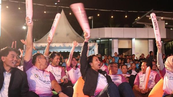 Sorakan Rini Saat Nobar Piala Dunia dengan Bos-bos BUMN