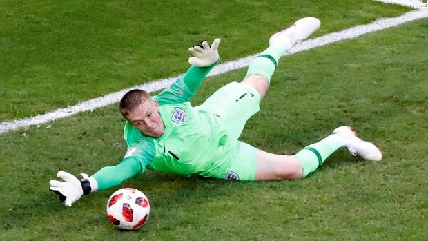 Jordan Pickford melakukan tiga penyelamatan terbaik pada laga melawan Swedia. (