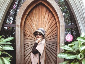 Gaya Hijab Syari untuk Traveling ala Zaskia Sungkar, Simpel tapi Cantik Gaya Hijab Syari untuk Traveling ala Zaskia Sungkar, Simpel tapi Cantik