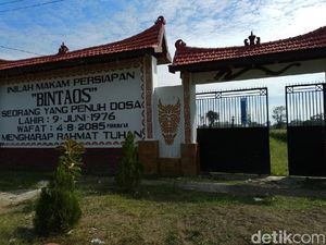 Fakta-fakta Nisan Raksasa Rp 150 Juta di Probolinggo Fakta-fakta Nisan Raksasa Rp 150 Juta di Probolinggo