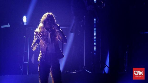 Celine Dion tak berbasa-basi memulai pertunjukannya di Sentul, Sabtu (7/7).
