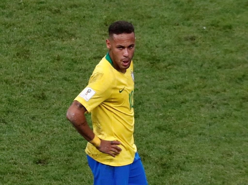 Aba-aba Neymar di Depan Sejumlah Bocah: 1, 2, 3... Ayo Jatuh! Aba-aba Neymar di Depan Sejumlah Bocah: 1, 2, 3... Ayo Jatuh!
