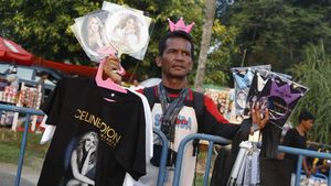 Yuk! Berburu Merchandise di Konser Celine Dion