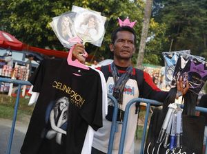 Yuk! Berburu Merchandise di Konser Celine Dion