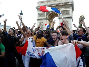 Video: Kegembiraan Fans Prancis Bikin Macet Paris