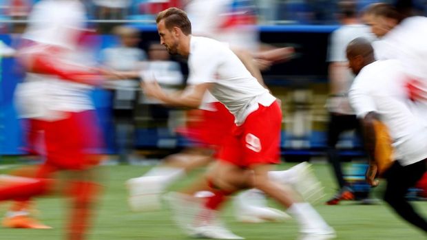 Timnas Inggris sedang melakukan pemanasan untuk menghadapi Swedia.