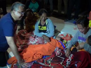 Mensos-Mendes Jenguk Pengungsi Gunung Agung, Sampaikan Pesan Jokowi