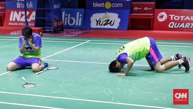 Tontowi Ahmad / Liliyana Natsir merayakan gelar juara di Indonesia Open 2018. 