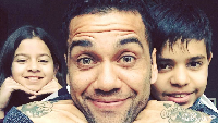 Dani Alves, si Ayah Gaul Penyayang Anak