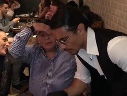 Ini Aksi Kocak Maradona Taburkan Garam ala Salt Bae Bersama Chef Nusret Gokce