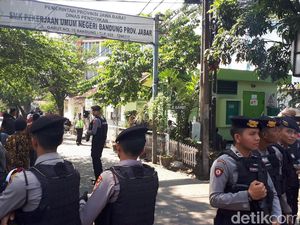 Rekapitulasi Pilgub, Kantor KPU Jabar Dikawal Polisi Bersenjata
