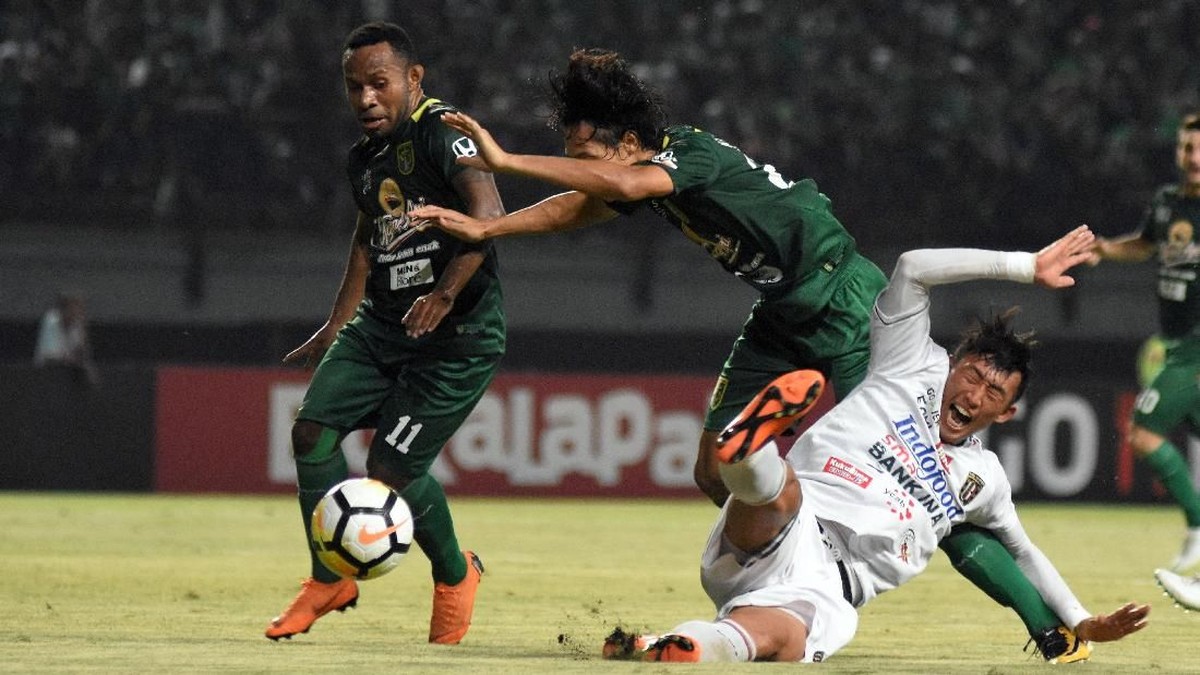 Bali United kalah 0-1 dari Persebaya Surabaya (Foto: M Risyal Hidayat/Antara Foto)