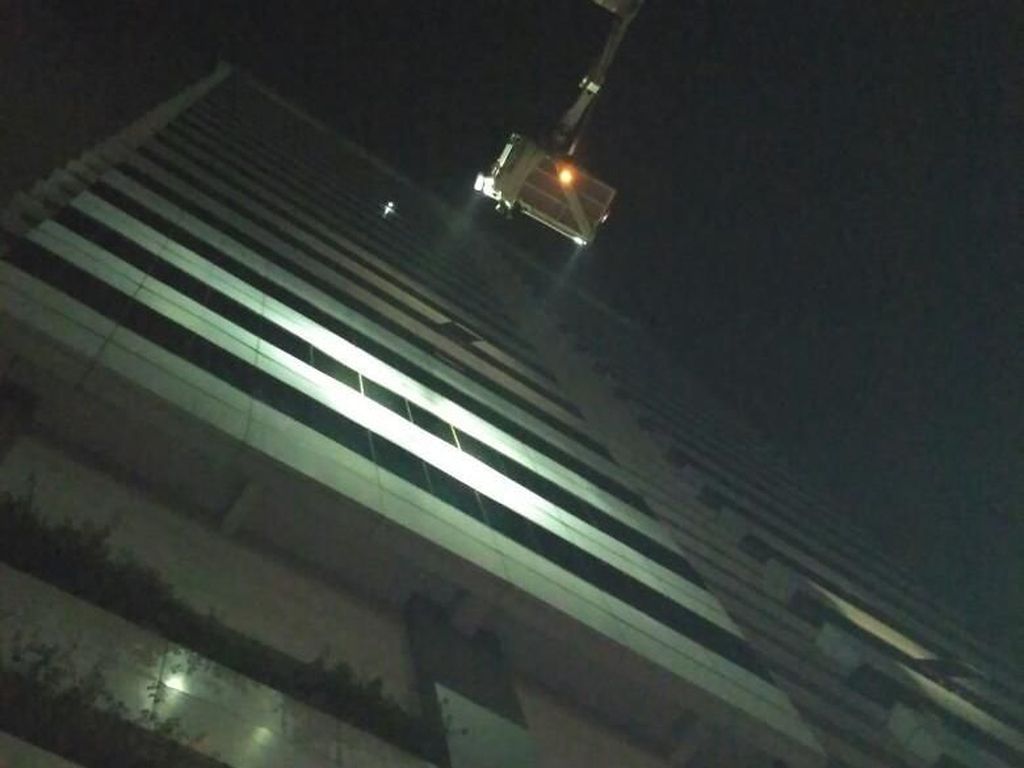 1 Orang Tewas Akibat Kebakaran di Gedung Kemenhub 1 Orang Tewas Akibat Kebakaran di Gedung Kemenhub