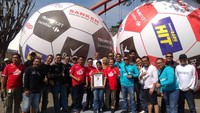 Transmart Carrefour sukses meraih rekor MURI terbaru bertemakan sepakbola. Istimewa/Transmart Carrefour.