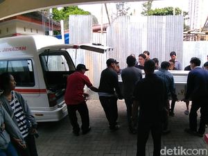 Jasad 2 Mahasiswa yang Tenggelam di Air Terjun Dipulangkan ke Cirebon Jasad 2 Mahasiswa yang Tenggelam di Air Terjun Dipulangkan ke Cirebon