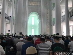 Salat Jumat di Samara: Pakai Kaus Kaki dan Belanja di Pasar Kaget