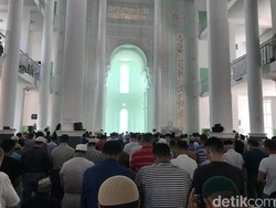 Salat Jumat di Samara: Pakai Kaus Kaki dan Belanja di Pasar Kaget