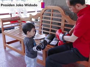 Ngevlog, Jokowi Ajak Sang Cucu Main Tinju dan Bola Ngevlog, Jokowi Ajak Sang Cucu Main Tinju dan Bola