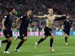 Pertandingan harus berlanjut ke babak tambahan 2x 15 menit. Kroasia berbalik unggul 2-1 di menit ke-101 lewat Domagoj Vida. (Foto: Kai Pfaffenbach/Reuters)