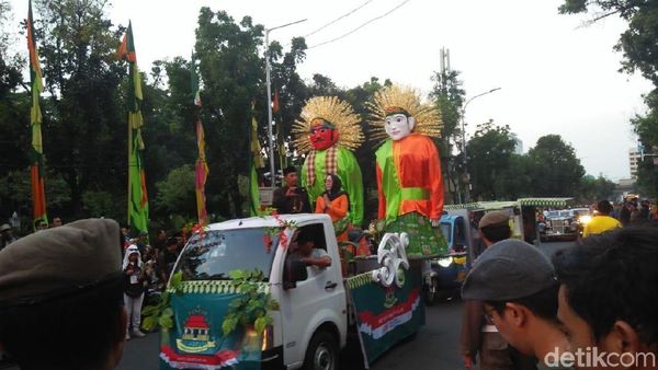 Angkot OK OCE hingga Panser Anoa Meriahkan Jakarnaval 2018