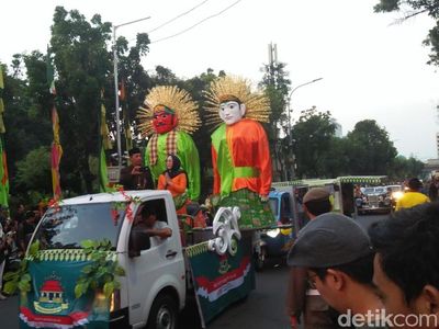 Angkot OK OCE hingga Panser Anoa Meriahkan Jakarnaval 2018