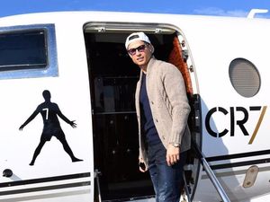 Pesepakbola Dunia yang Doyan Pergi Pakai Jet Pribadi