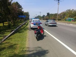 Viral Pemotor Wanita Nyelonong Masuk Tol Padaleunyi